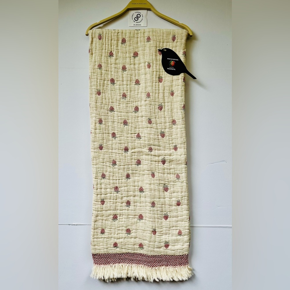 🎁Piscatextil Scattered Strawberries Cotton Throw Blanket